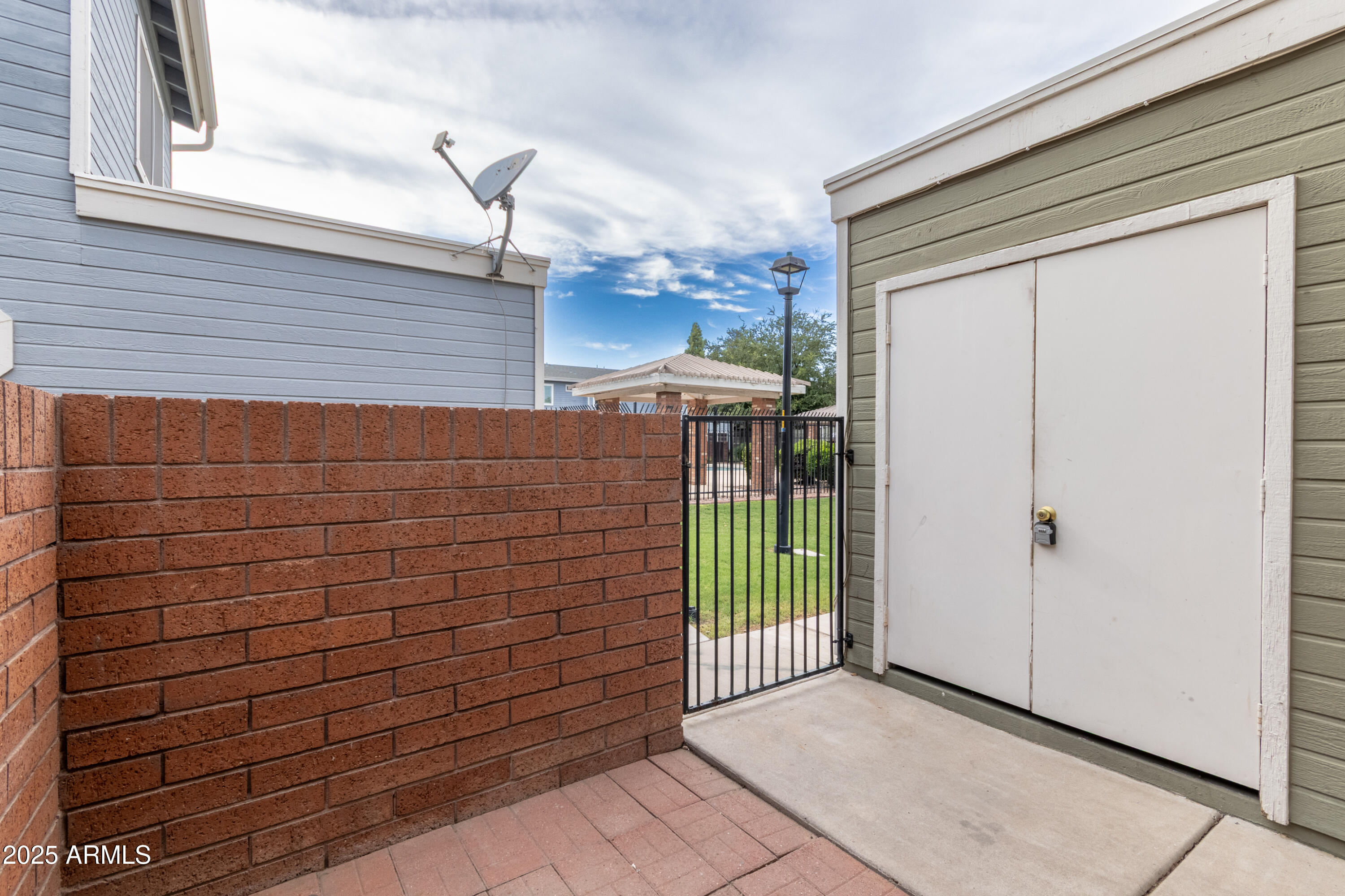 2301 E UNIVERSITY Drive 384