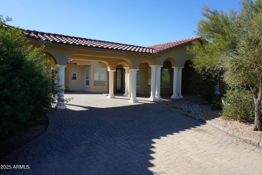 Photo of 7917 E Cave Creek Road, Carefree, AZ 85377 (MLS # 6957681)