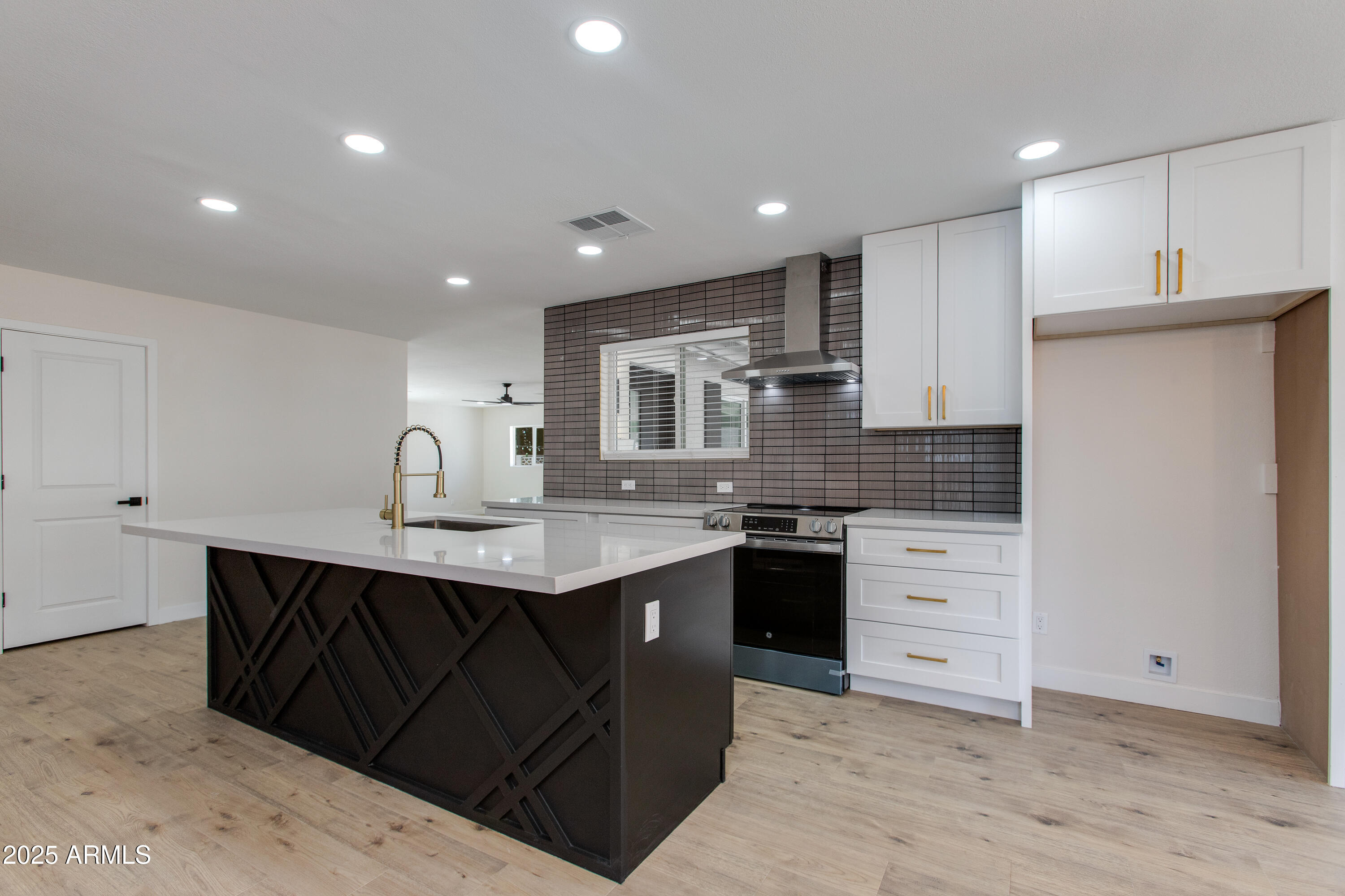 1237 E LA JOLLA Drive