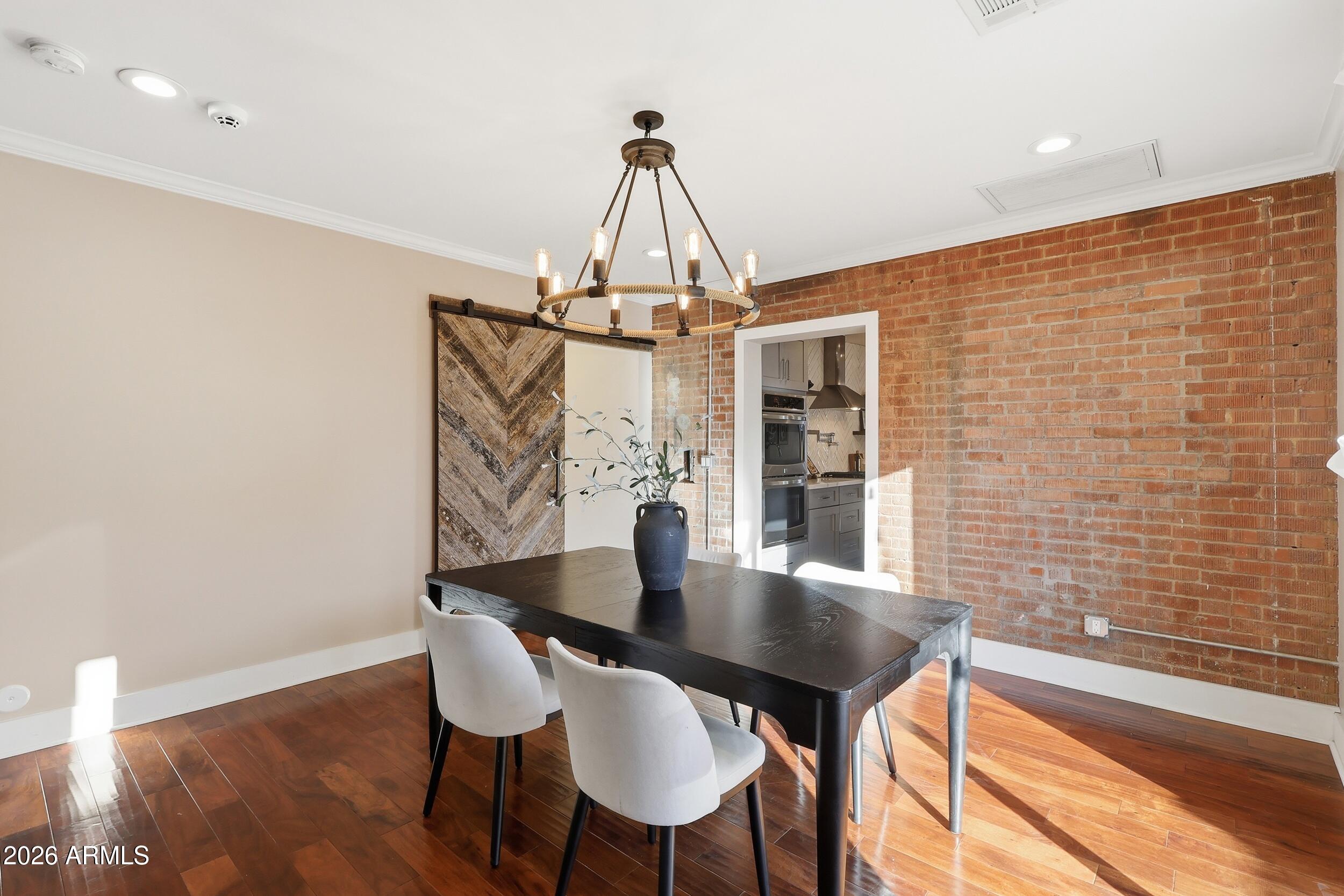 1123 E CORONADO Road