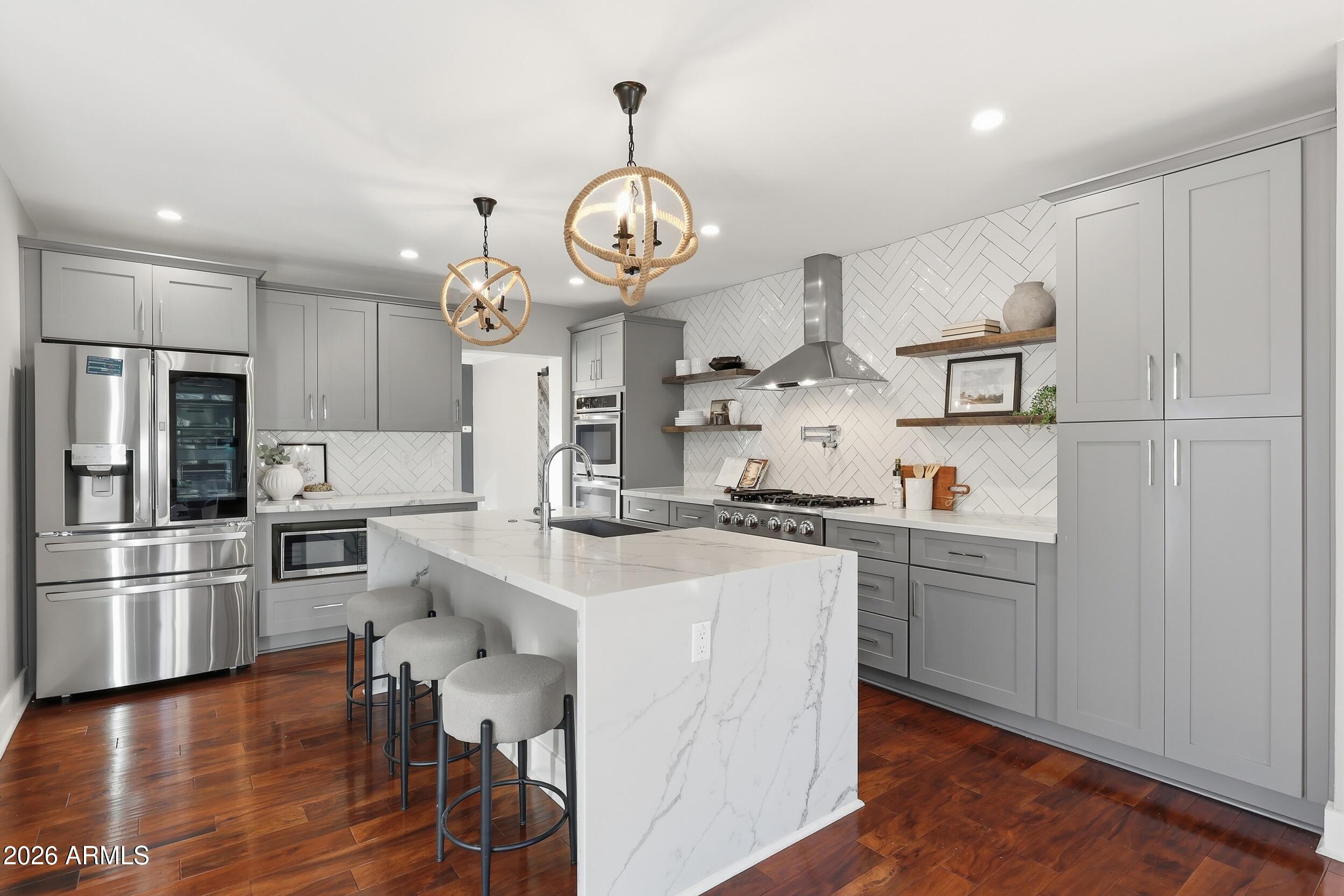 1123 E CORONADO Road