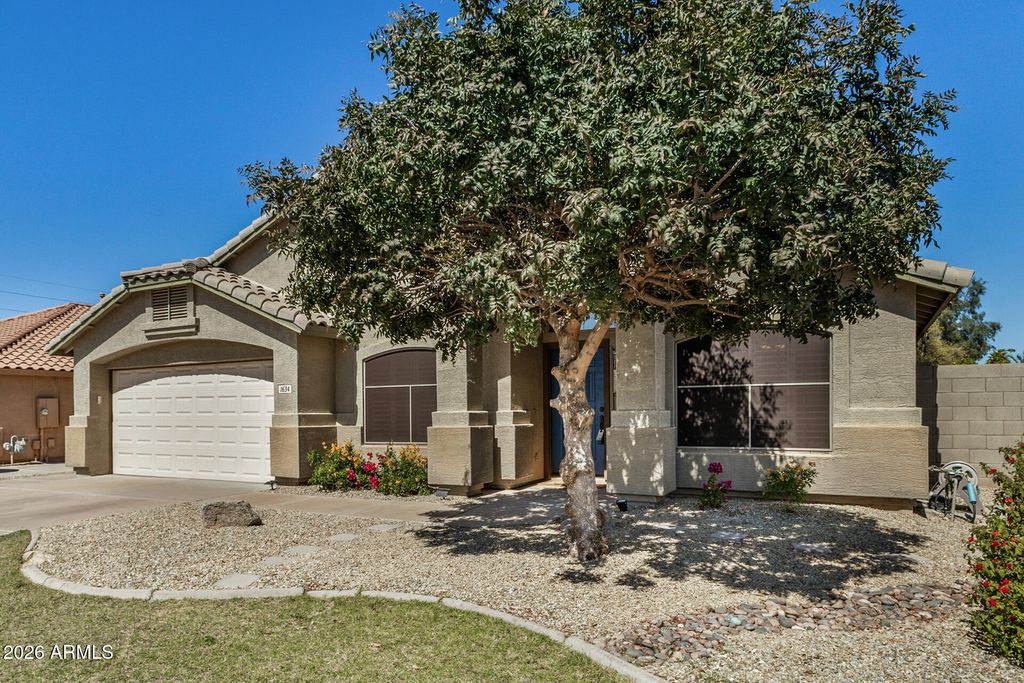 Photo of 1634 E Carla Vista Drive, Gilbert, AZ 85295 (MLS # 6989952)