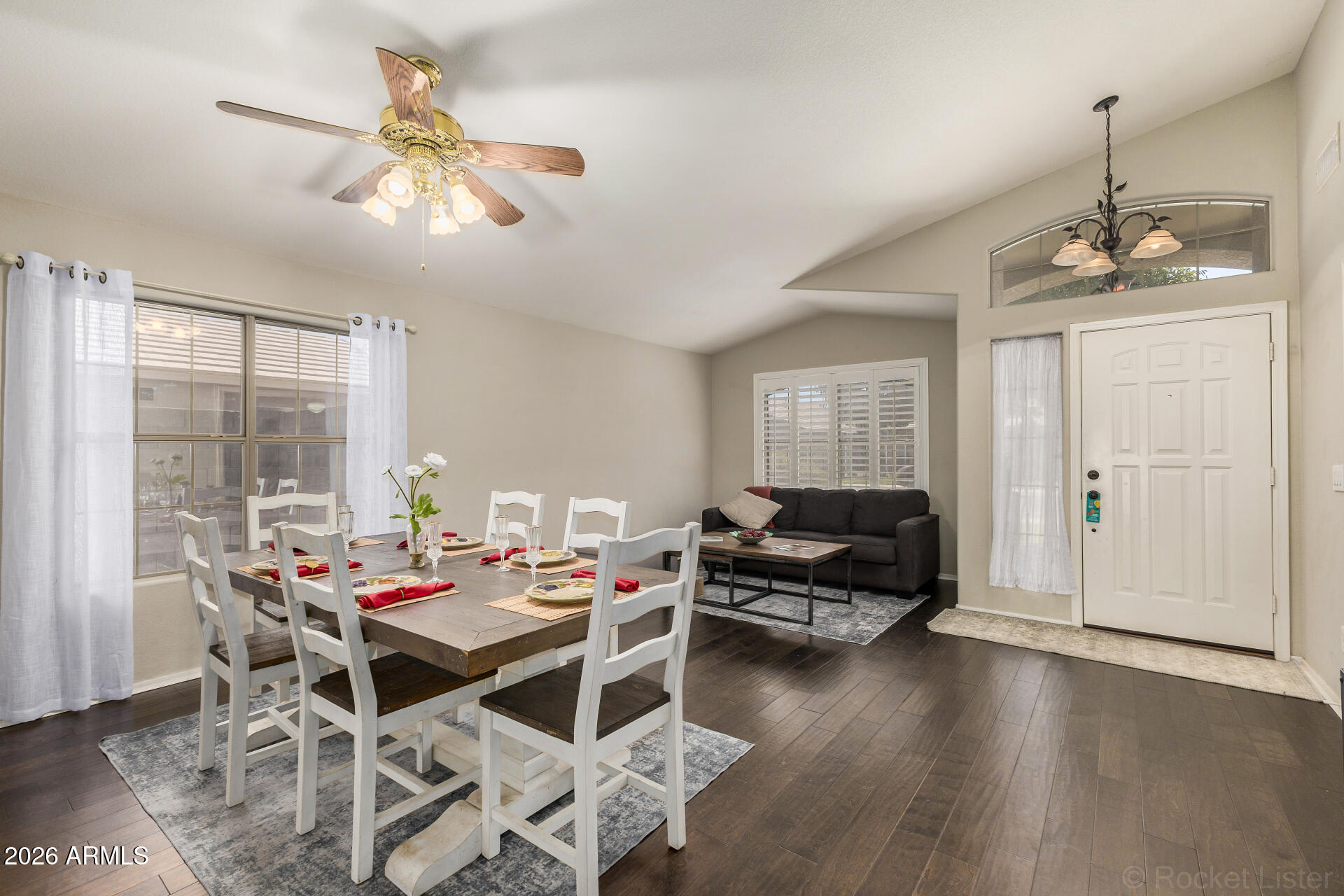 1634 E CARLA VISTA Drive