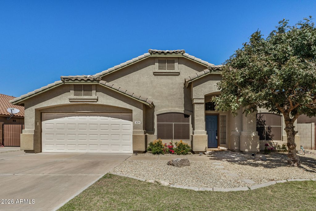 Photo of 1634 E Carla Vista Drive, Gilbert, AZ 85295 (MLS # 6989952)