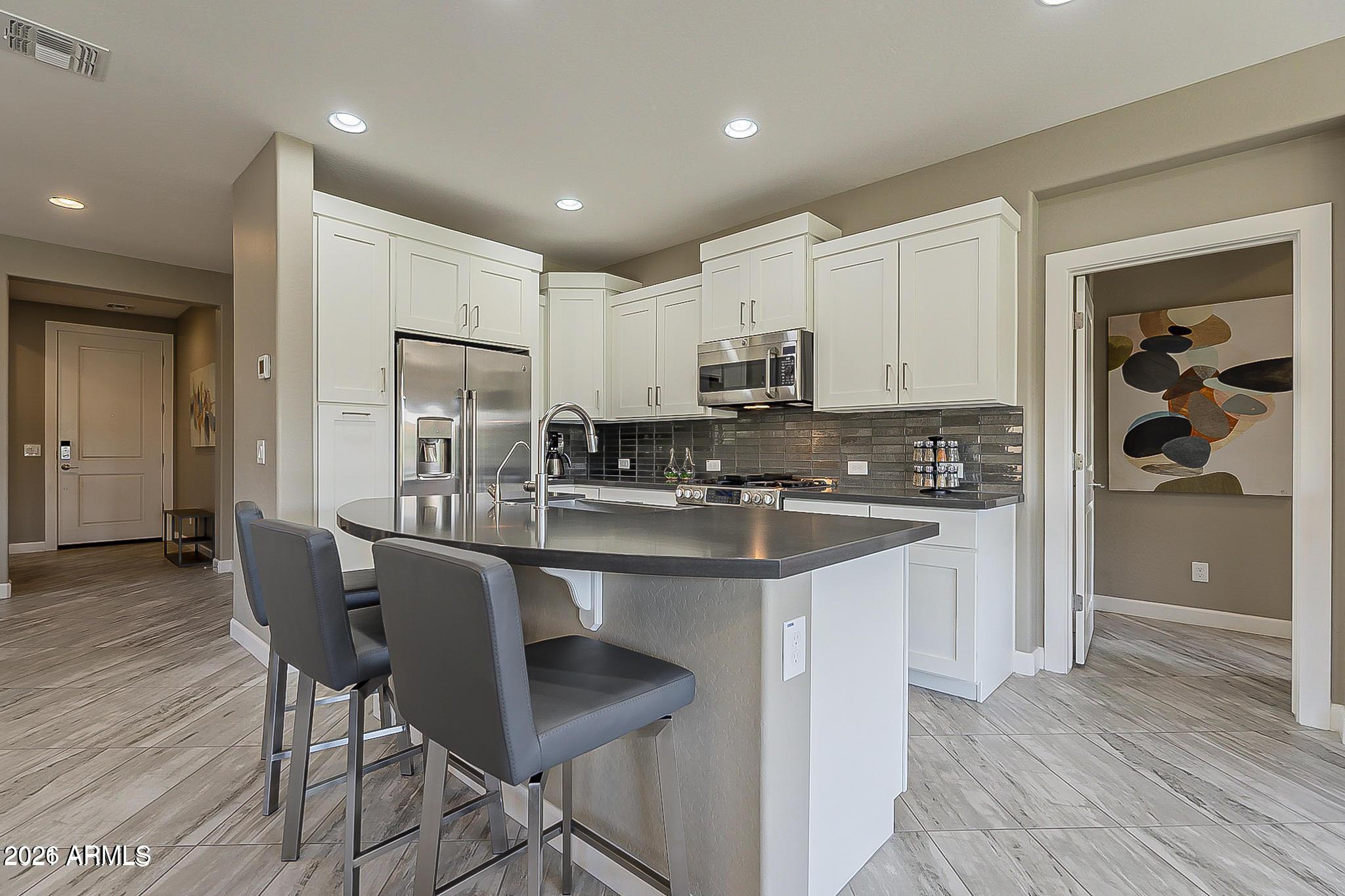 755 E VERDE Boulevard