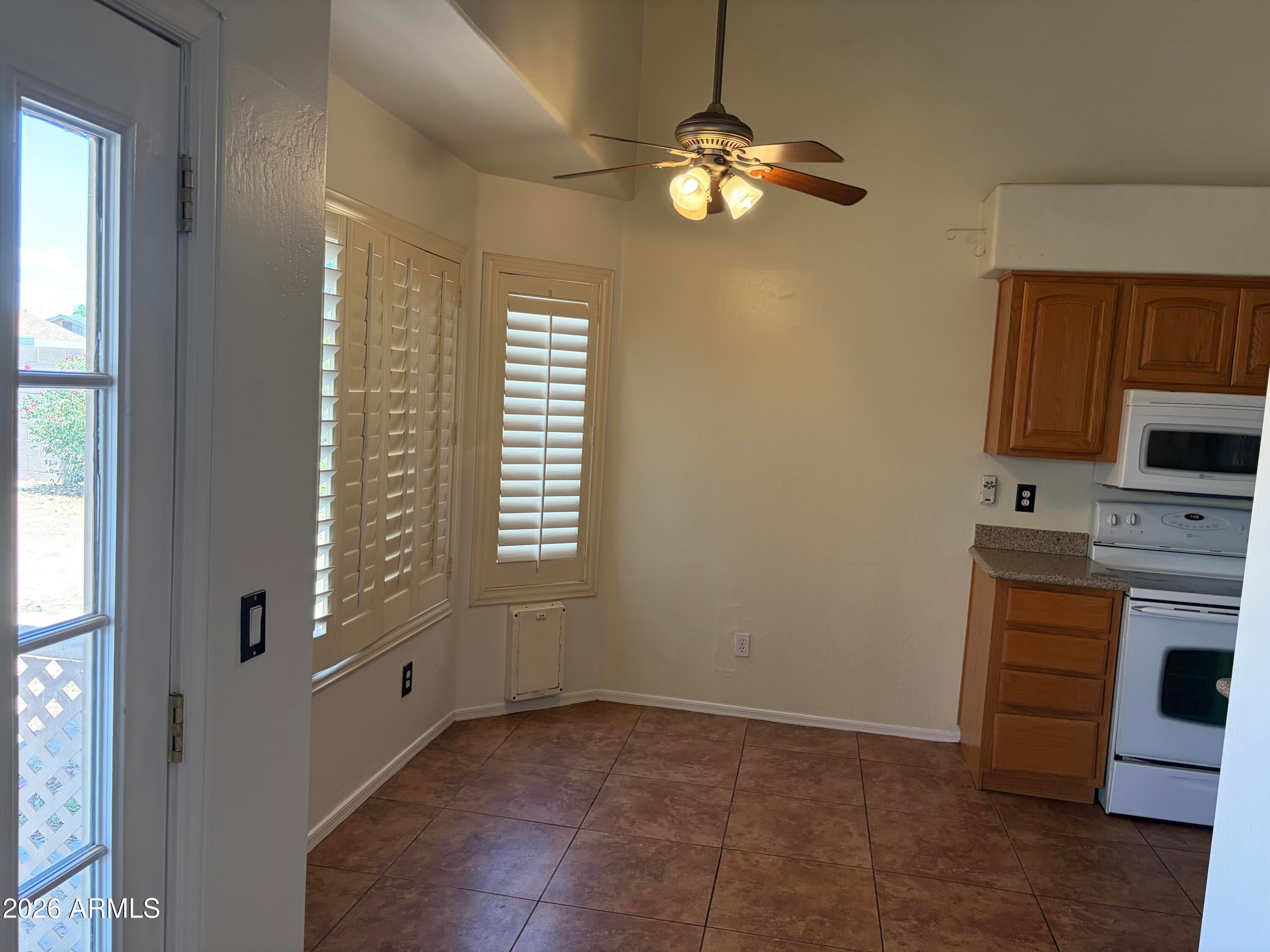 222 W CAROLINE Lane