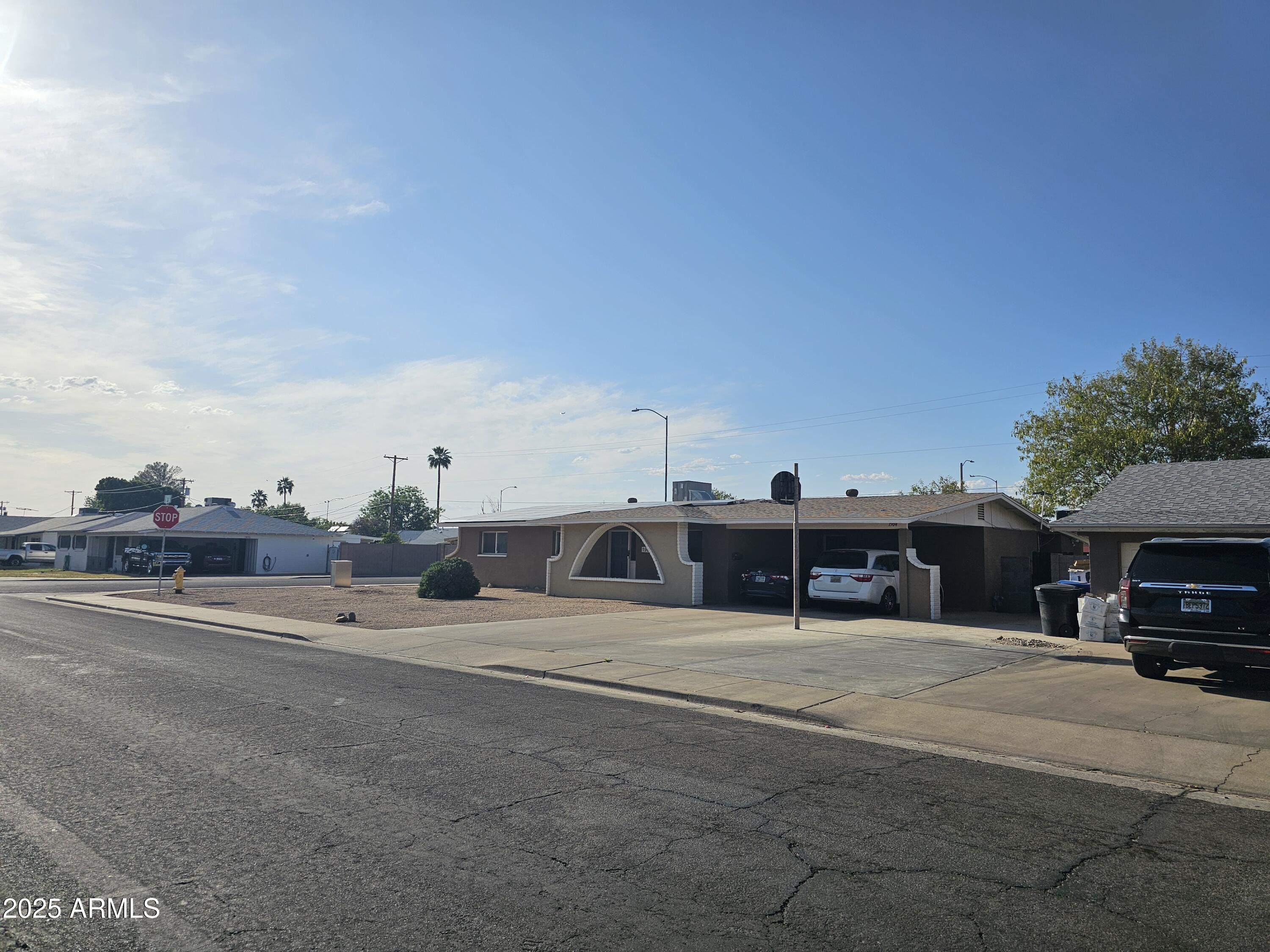 1904 E JARVIS Avenue