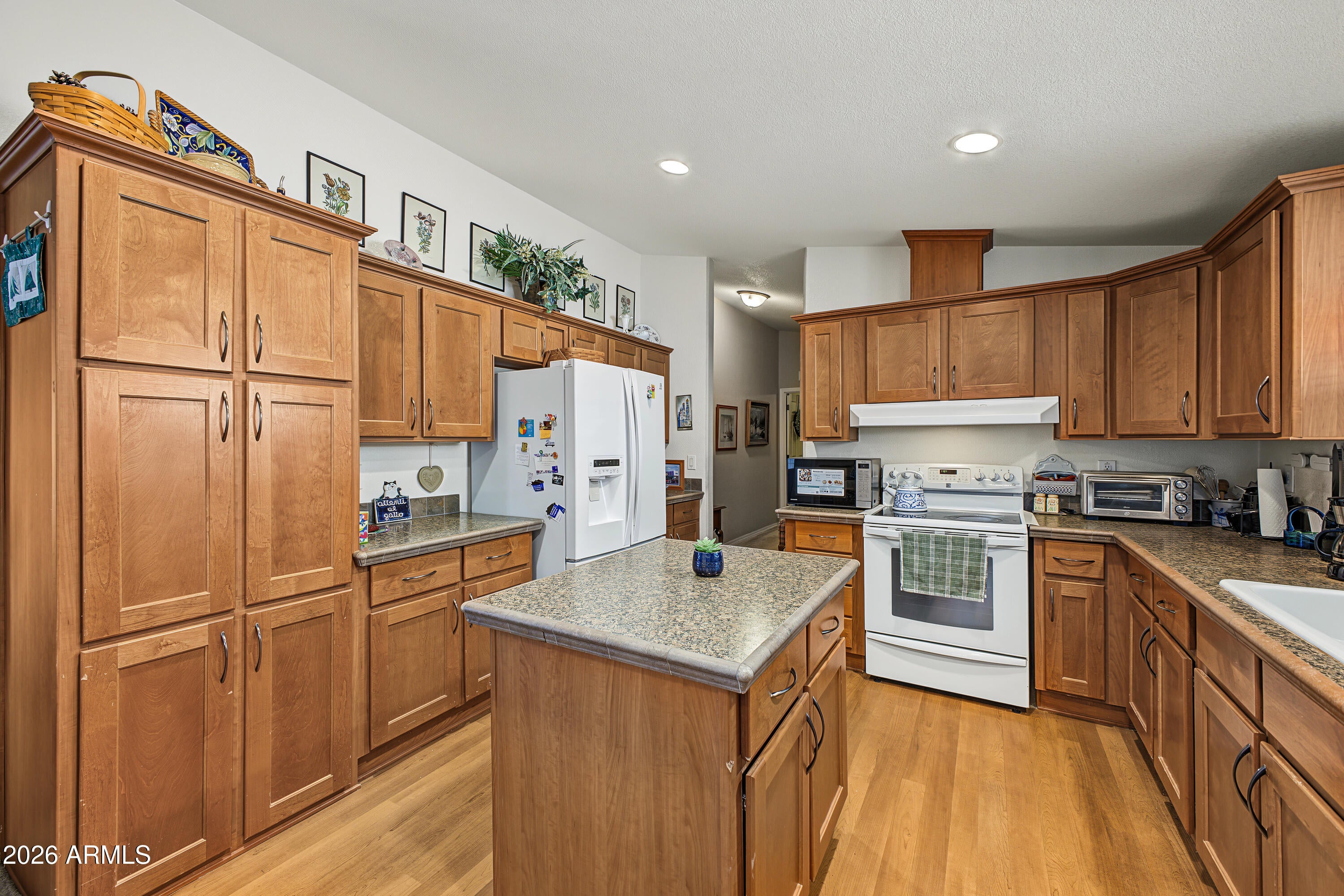 201 S GREENFIELD Road 264
