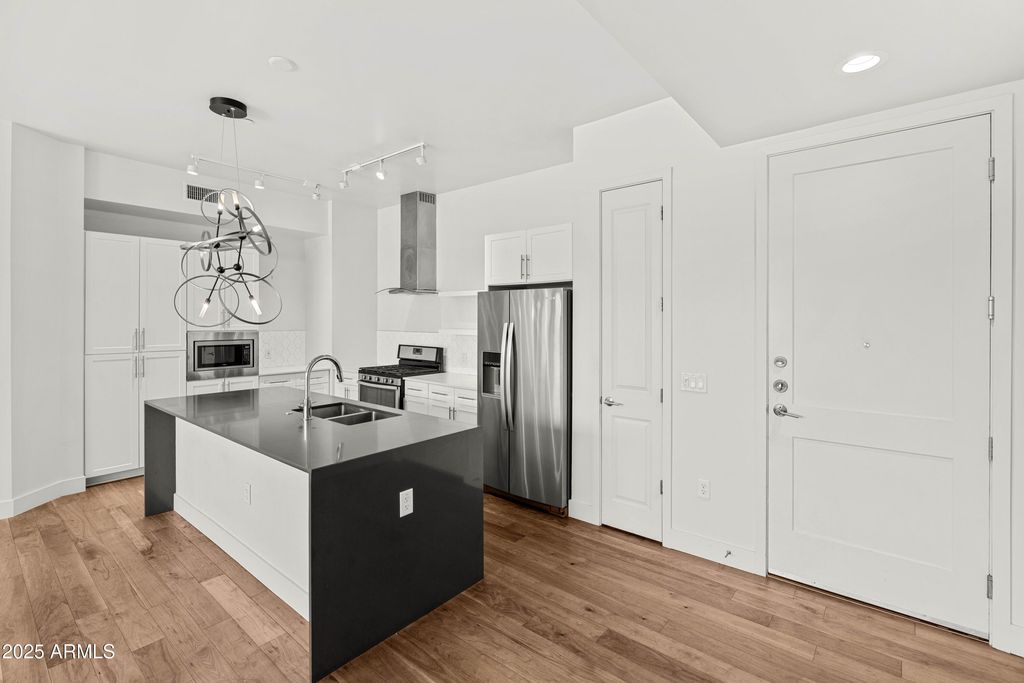 Photo of 3131 N Central Avenue #3002, Phoenix, AZ 85012 (MLS # 6944553)