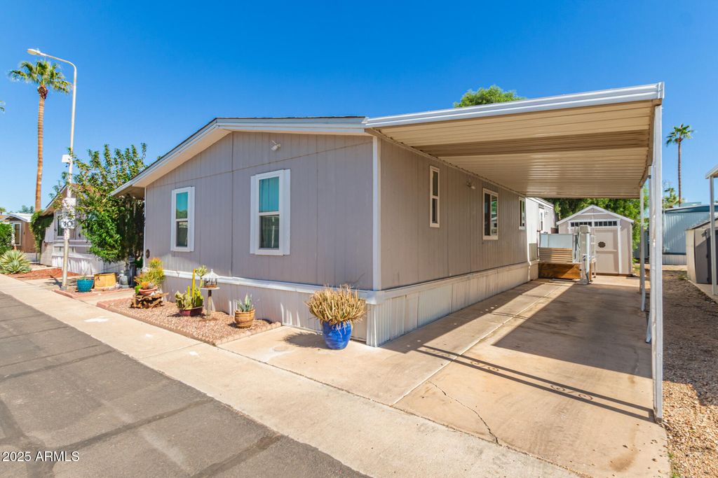 Photo of 8401 N 67th Avenue #97, Glendale, AZ 85302 (MLS # 6969691)