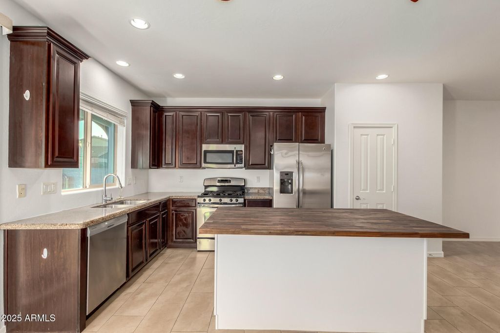 Photo of 813 W Love Road, San Tan Valley, AZ 85143 (MLS # 6997180)