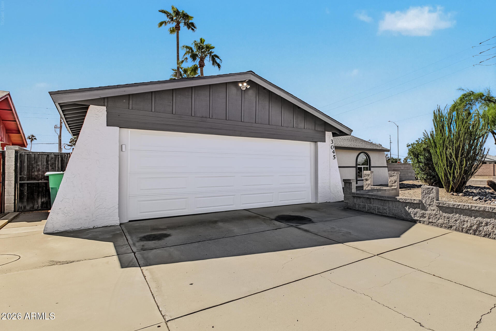 3045 W LIBBY Street