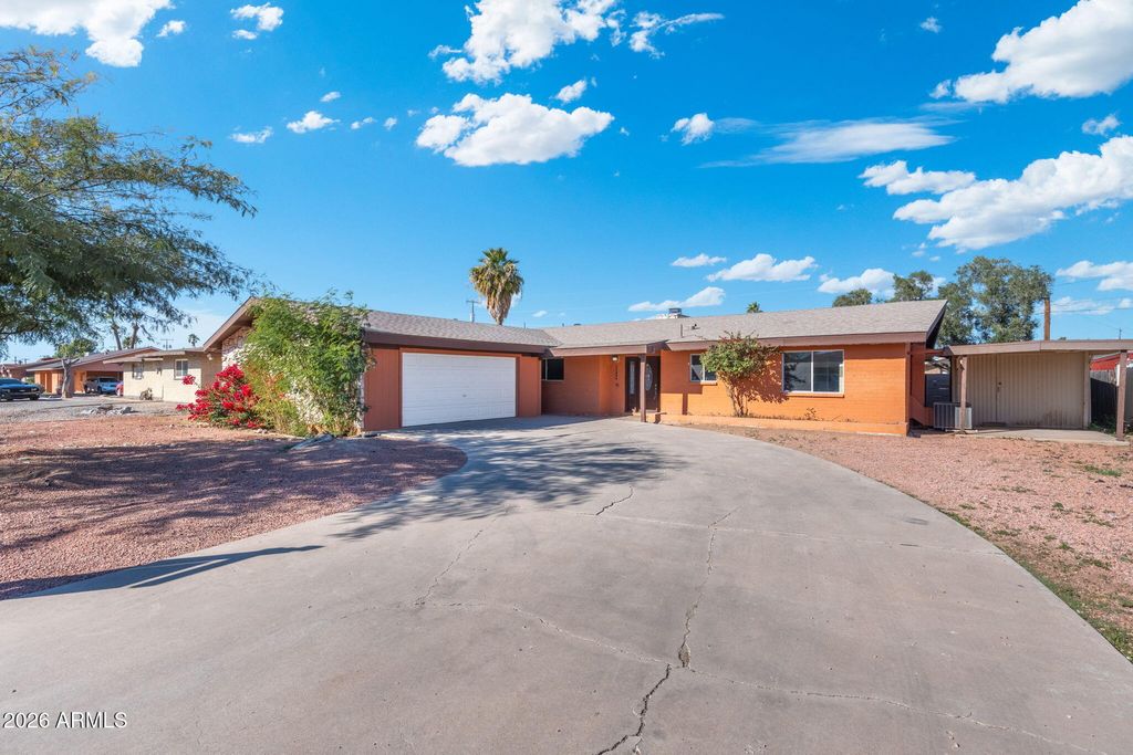 Photo of 1126 E Laurel Drive, Casa Grande, AZ 85122 (MLS # 6973038)
