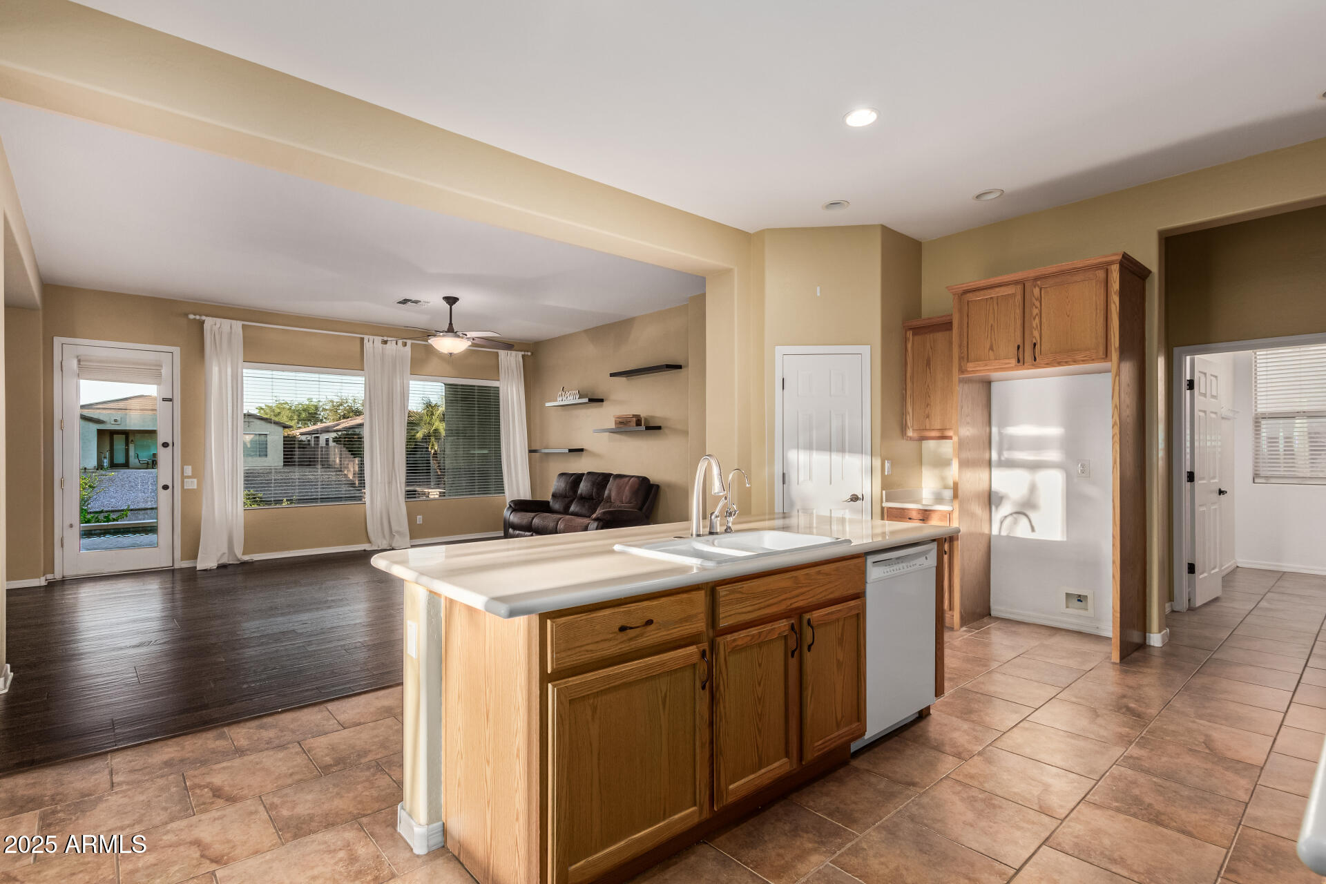 612 E Riviera Drive