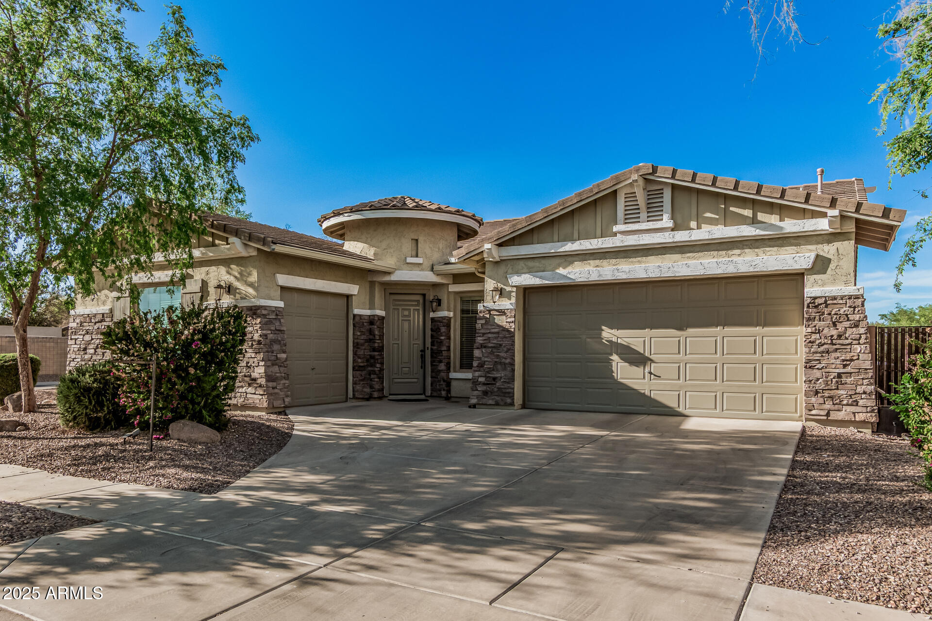 612 E Riviera Drive