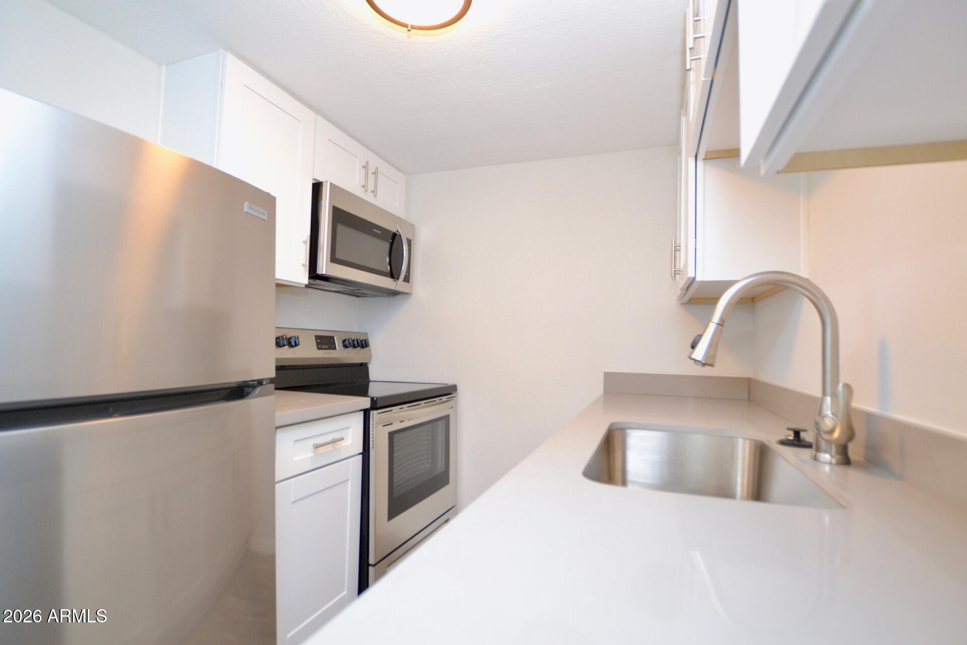 44 E ROANOKE Avenue 8