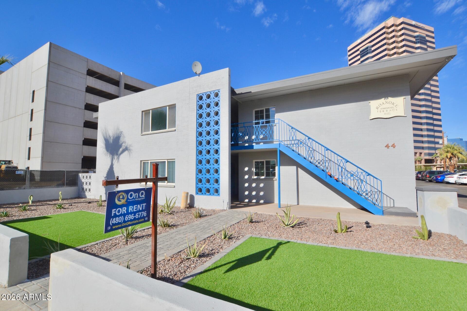 44 E ROANOKE Avenue 8