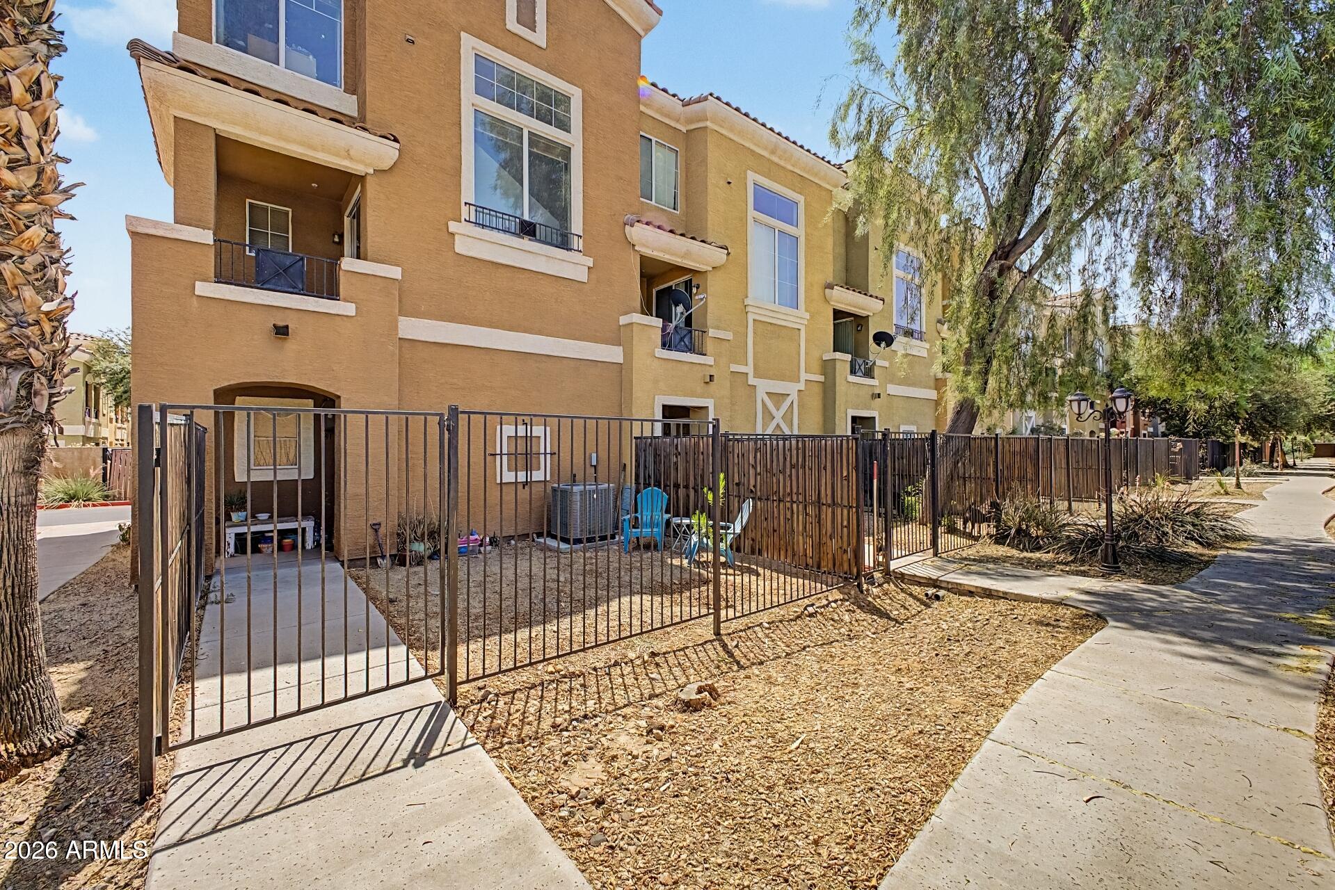 2450 W GLENROSA Avenue 41