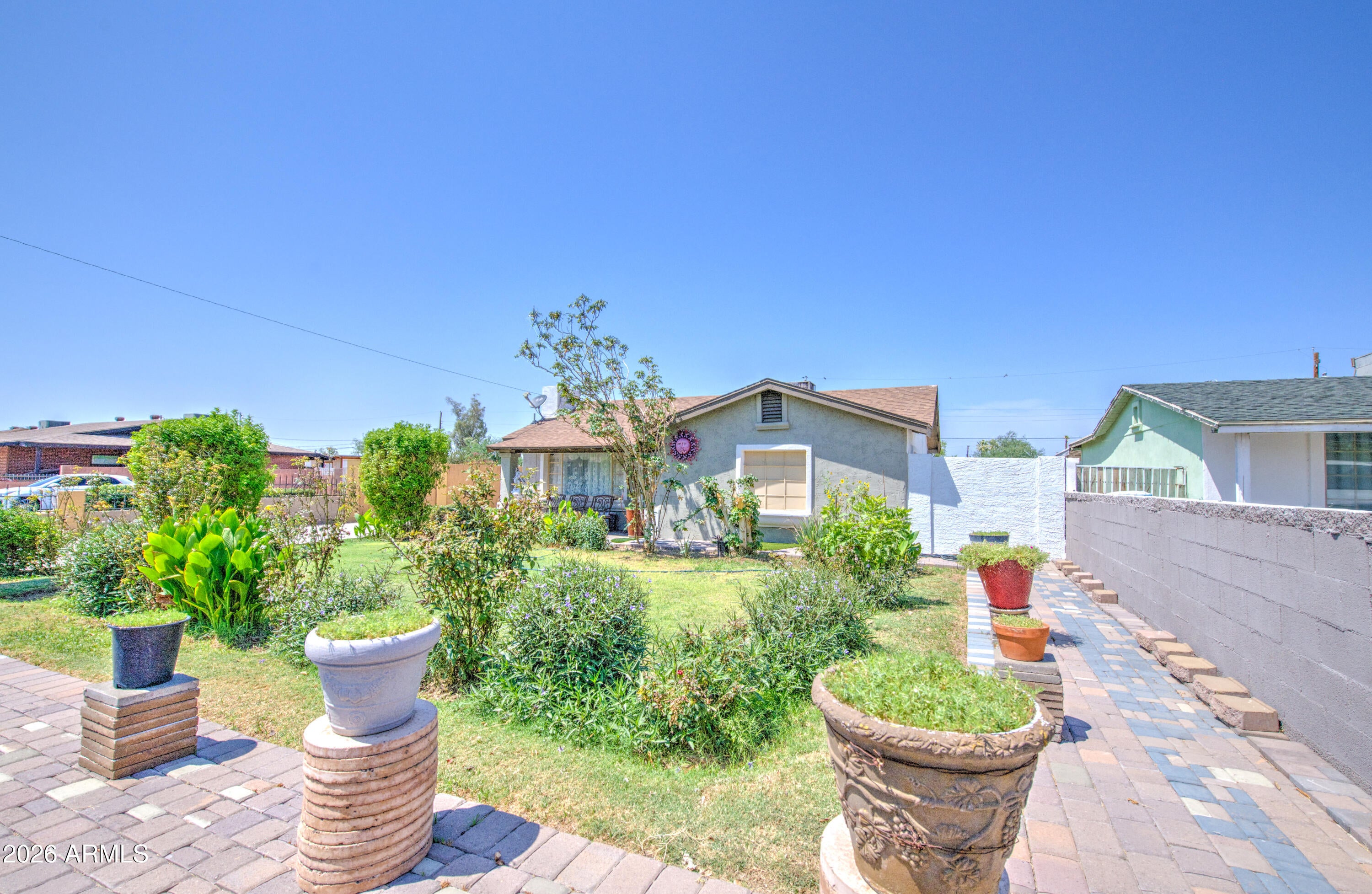 122 W GROVE Street