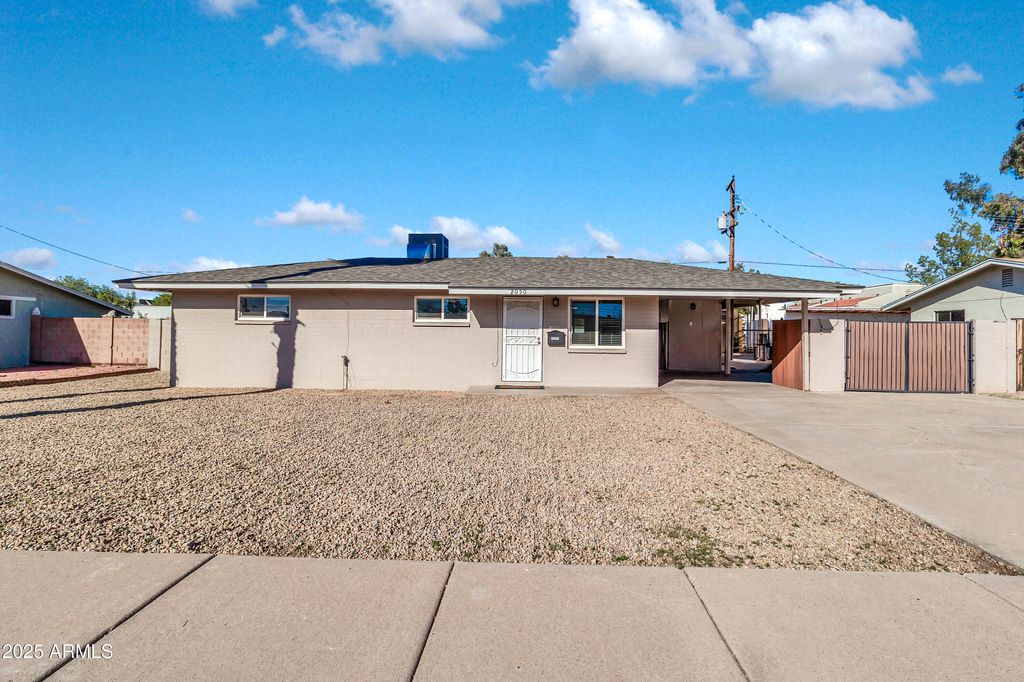 Photo of 2050 E 10th Street, Tempe, AZ 85281 (MLS # 6961731)