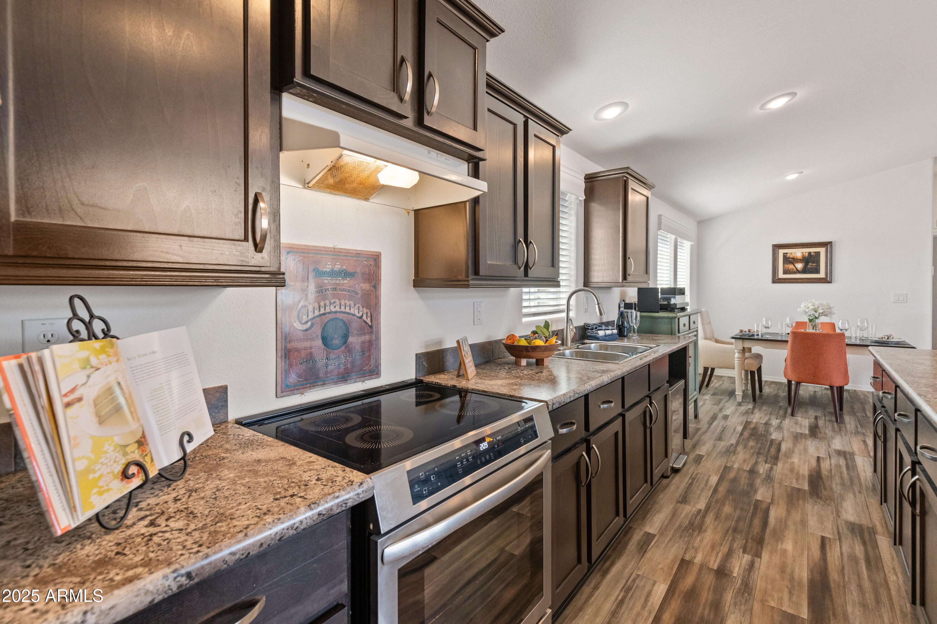 Apache Junction, Arizona 85120, United States, 3 Bedrooms Bedrooms, ,2 BathroomsBathrooms,Residential,Pending,8149