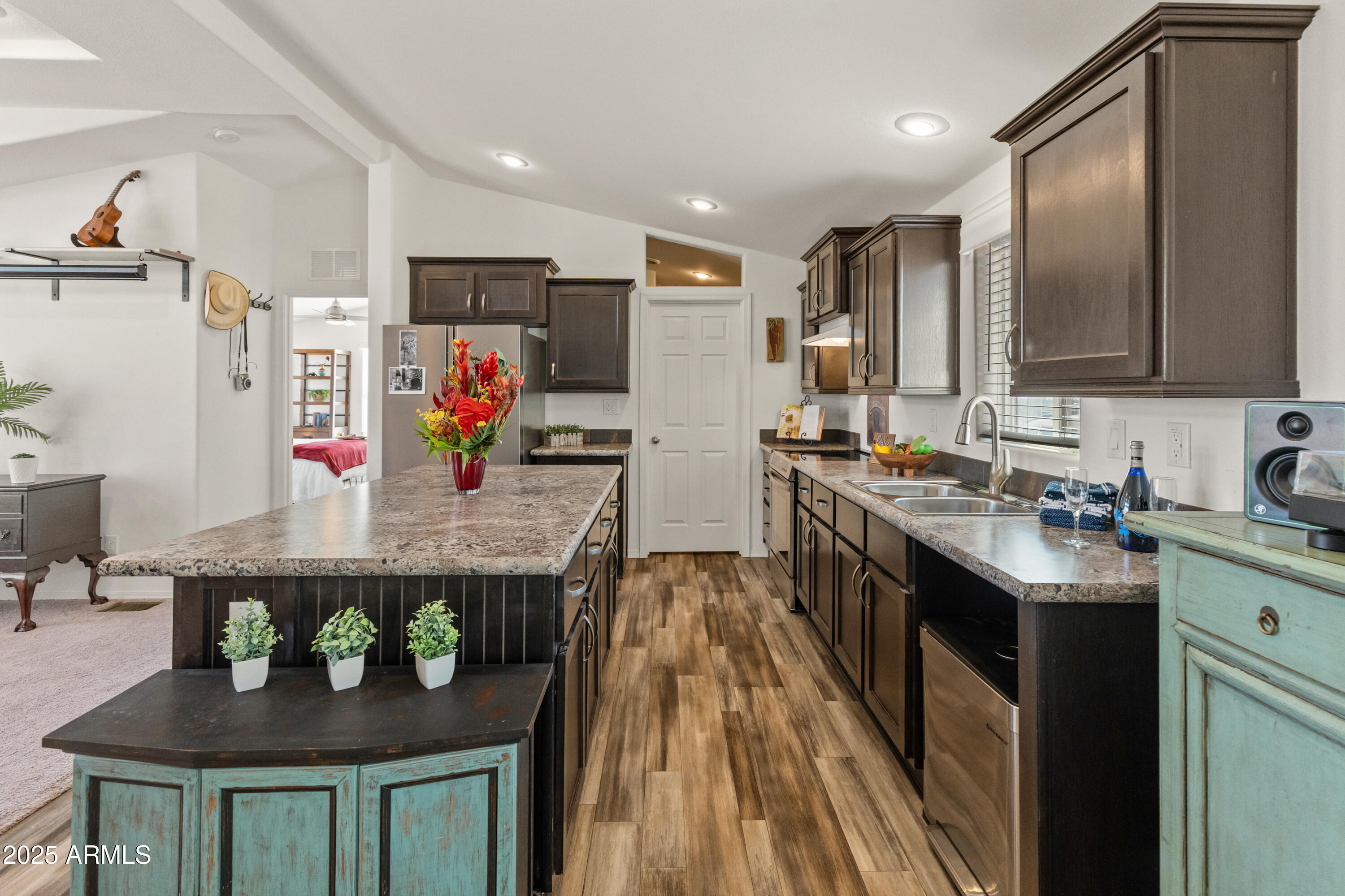 Apache Junction, Arizona 85120, United States, 3 Bedrooms Bedrooms, ,2 BathroomsBathrooms,Residential,Pending,8149