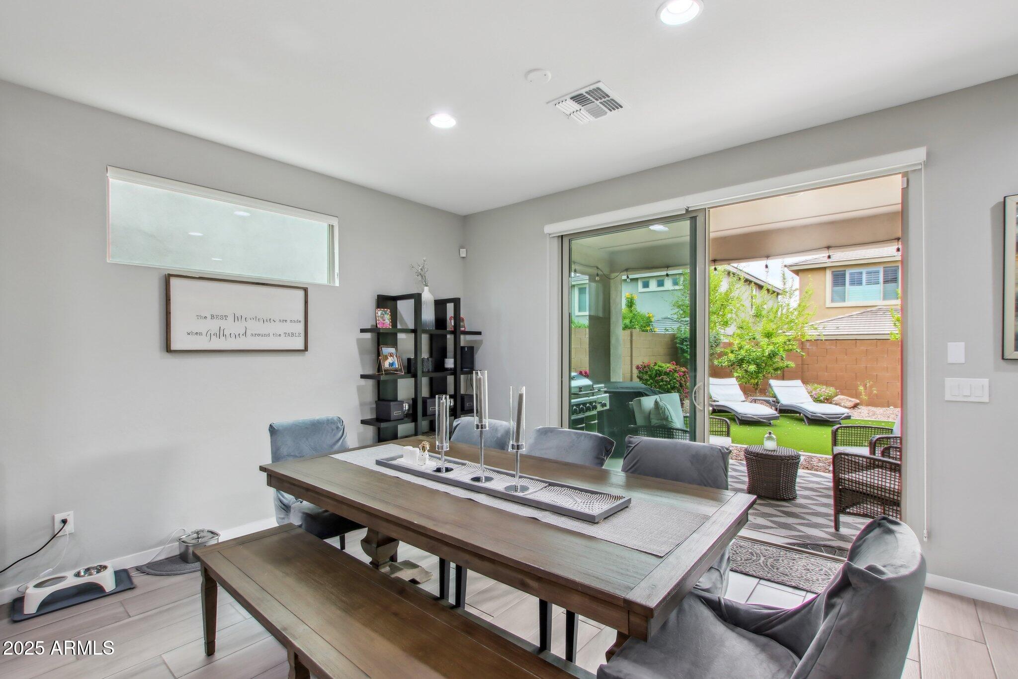 3551 E LOUISE Drive