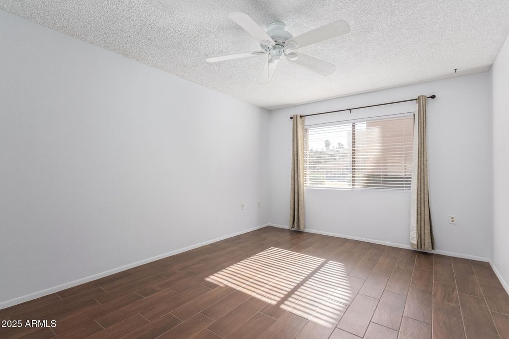 listing image 0