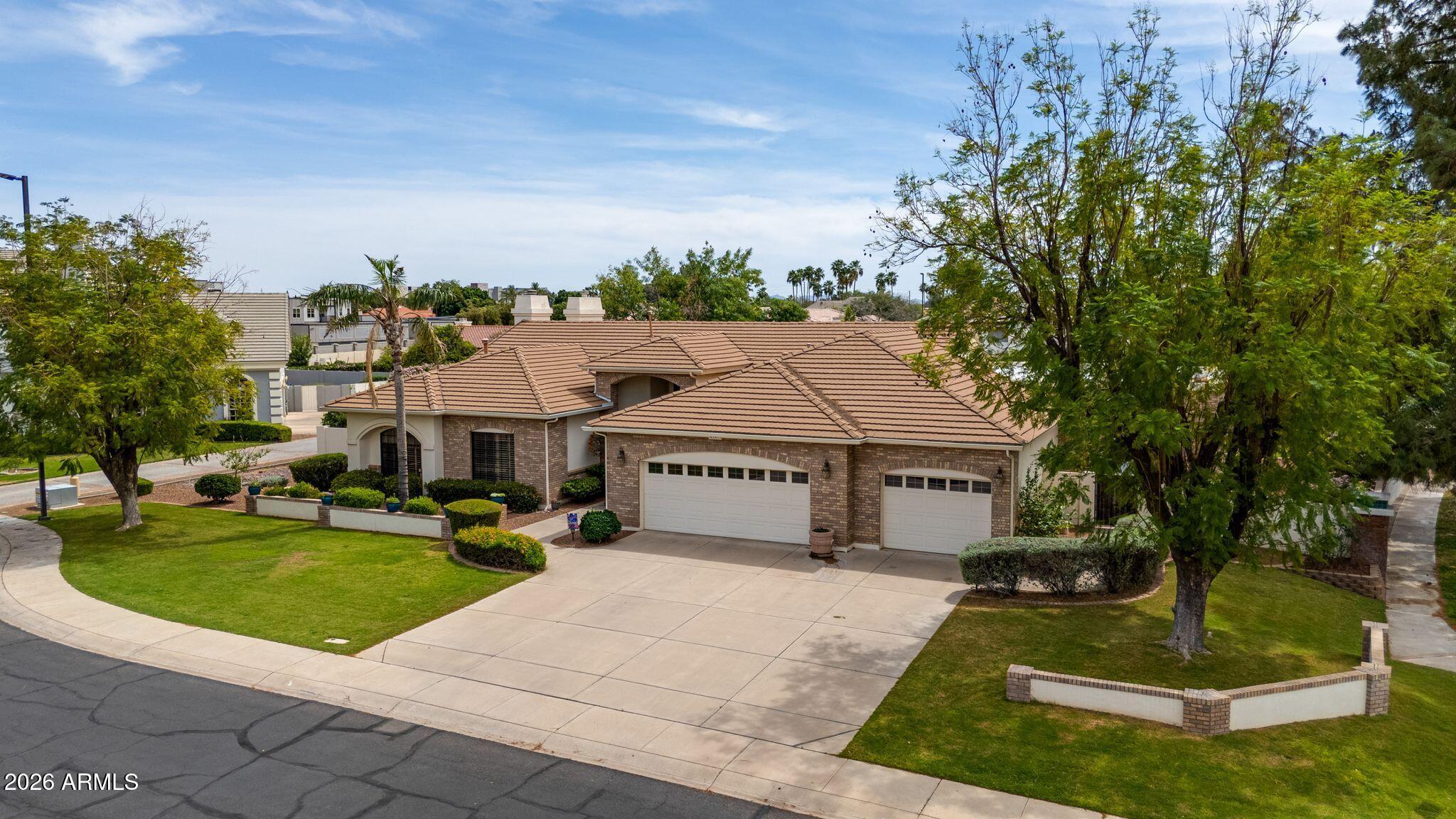 4647 E GARNET Circle