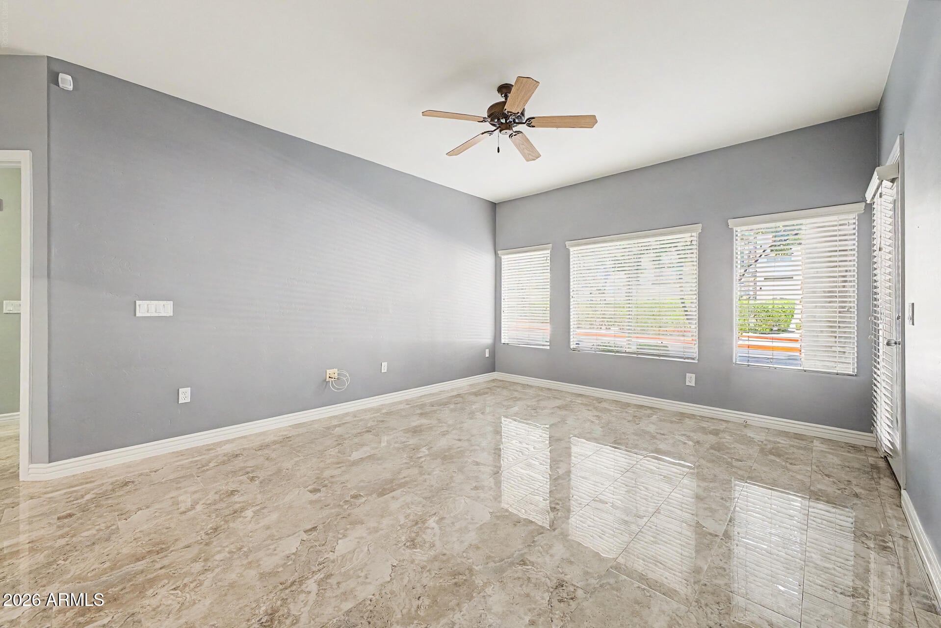5450 E DEER VALLEY Drive 1006