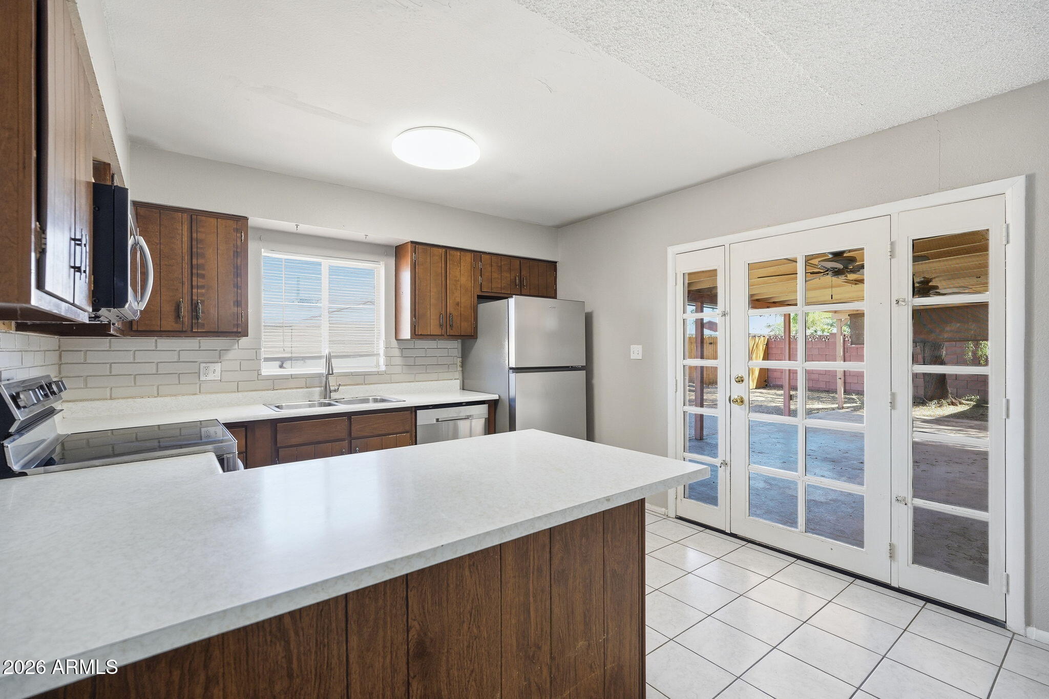 4502 W ALTADENA Avenue