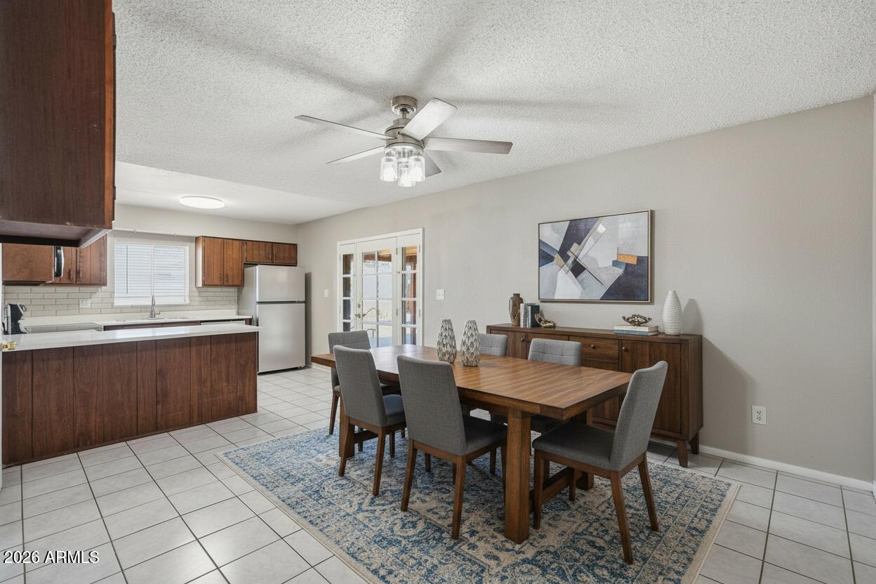 4502 W ALTADENA Avenue