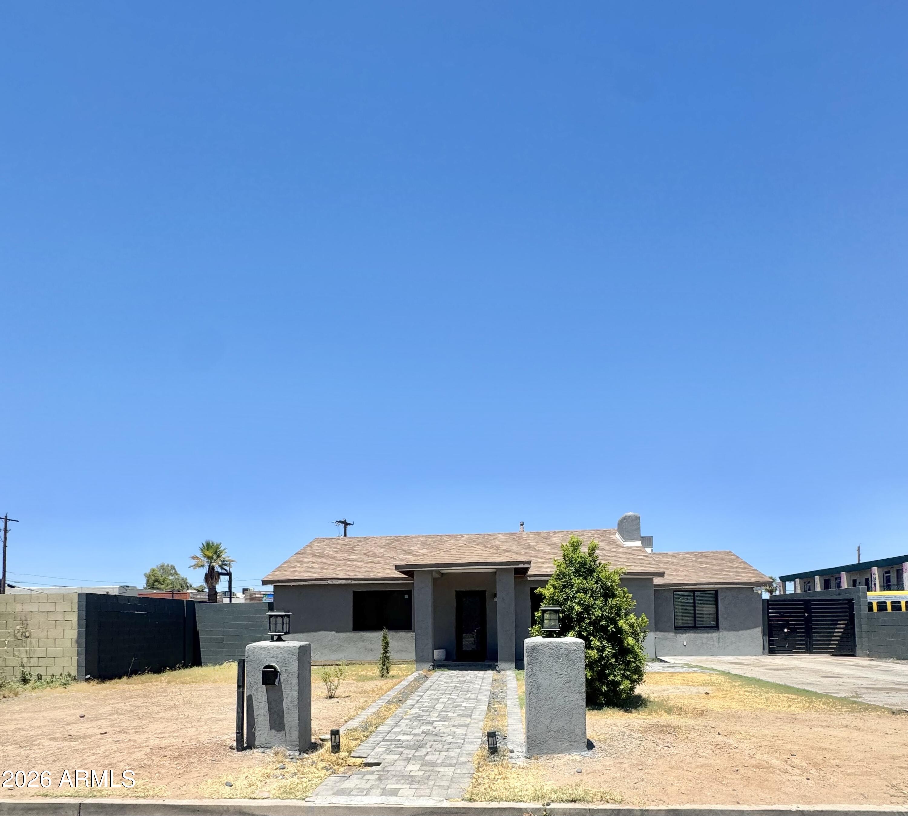 2502 E EDGEMONT Avenue