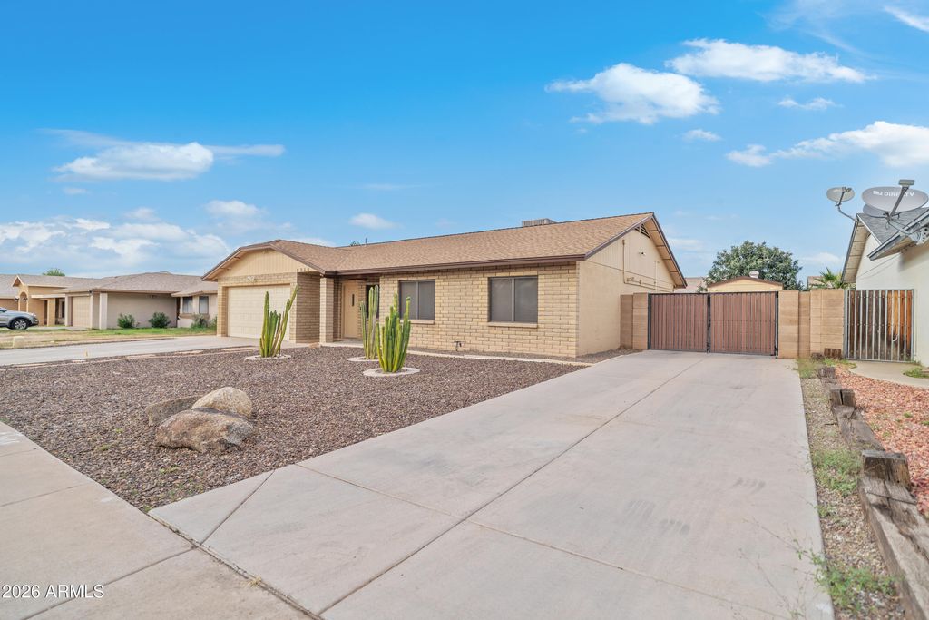 Photo of 8316 W Sweetwater Avenue, Peoria, AZ 85381 (MLS # 6970125)