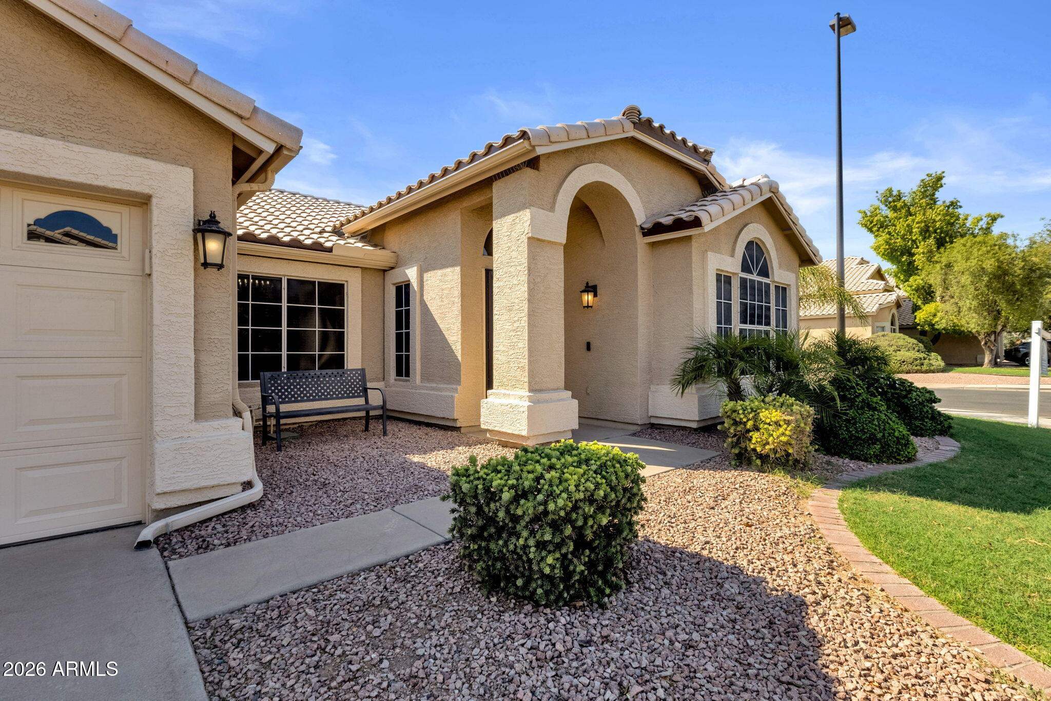 910 S PARADISE Drive