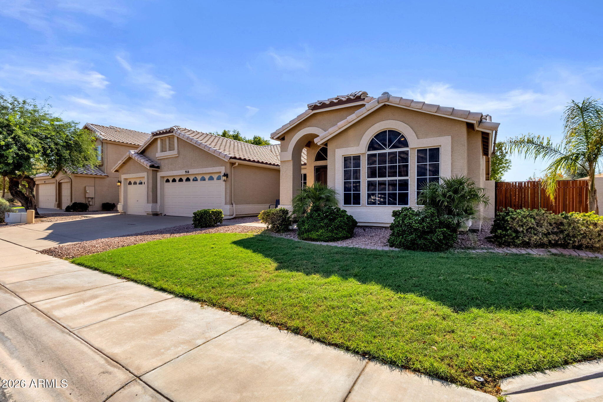 910 S PARADISE Drive