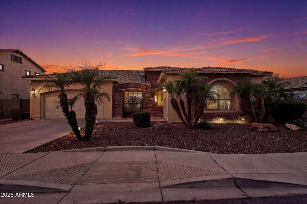 Photo of 3118 S Colonial Street, Gilbert, AZ 85295 (MLS # 6998306)