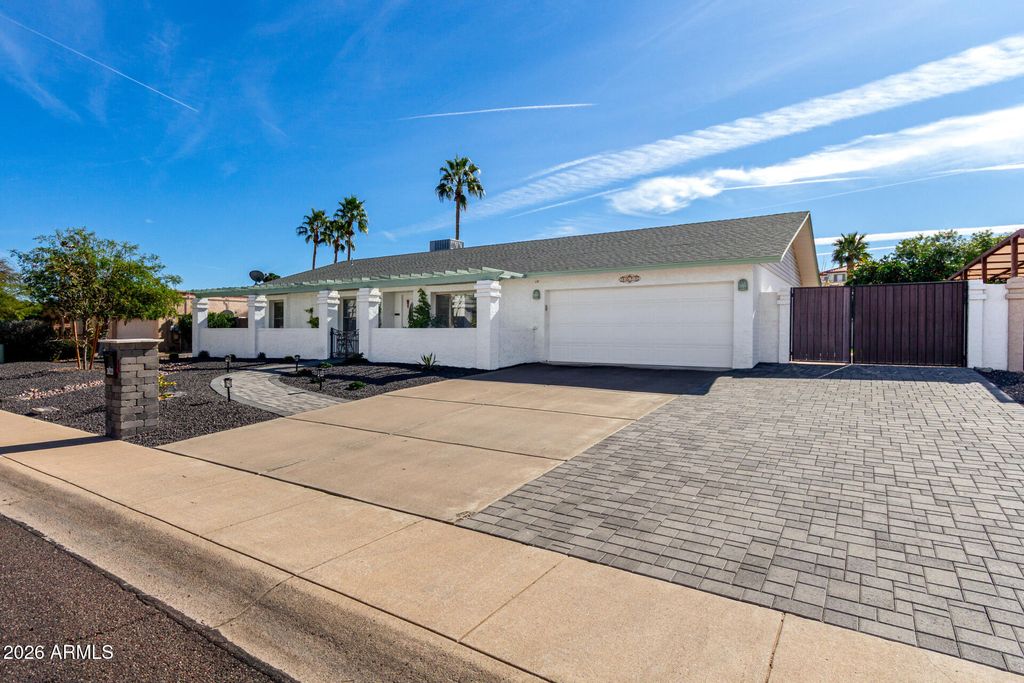 Photo of 3033 E Marilyn Road, Phoenix, AZ 85032 (MLS # 6975336)