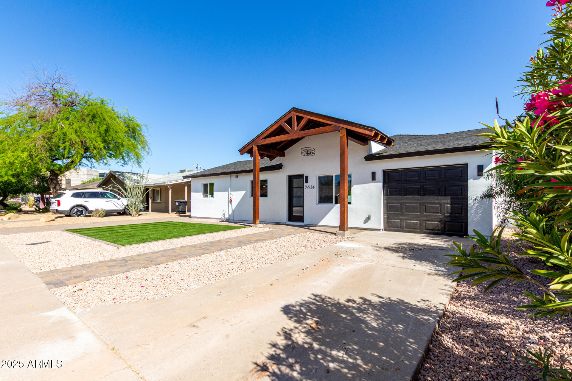 7614 E PINCHOT Avenue