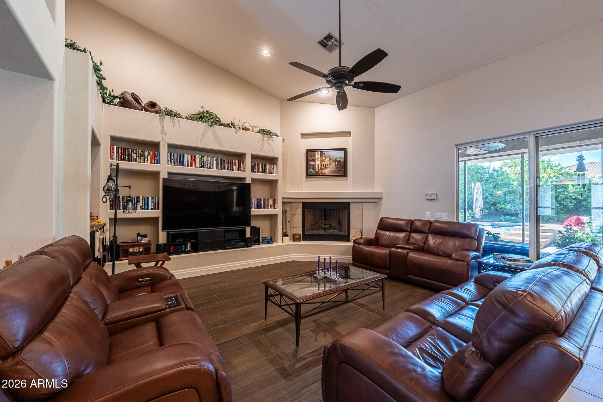 CALLE LEJOS ESTATES - Residential