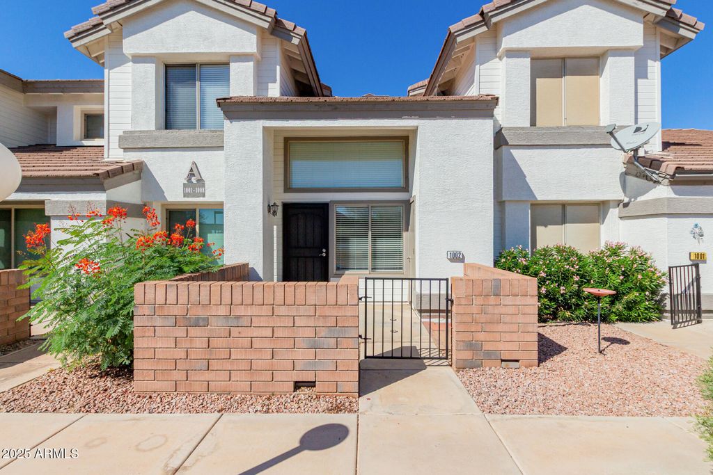 Photo of 2201 N Comanche Drive #1002, Chandler, AZ 85224 (MLS # 6927036)