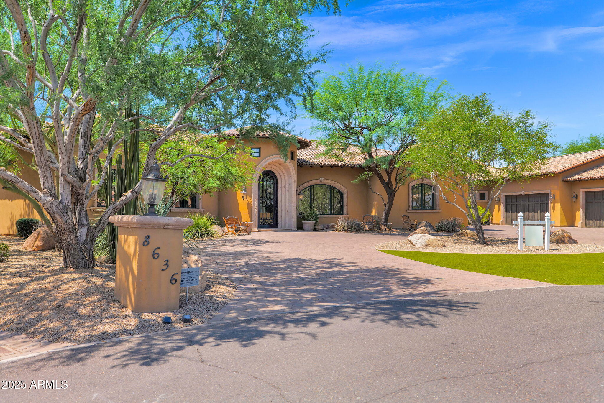 8636 N VIA LA SERENA Lane