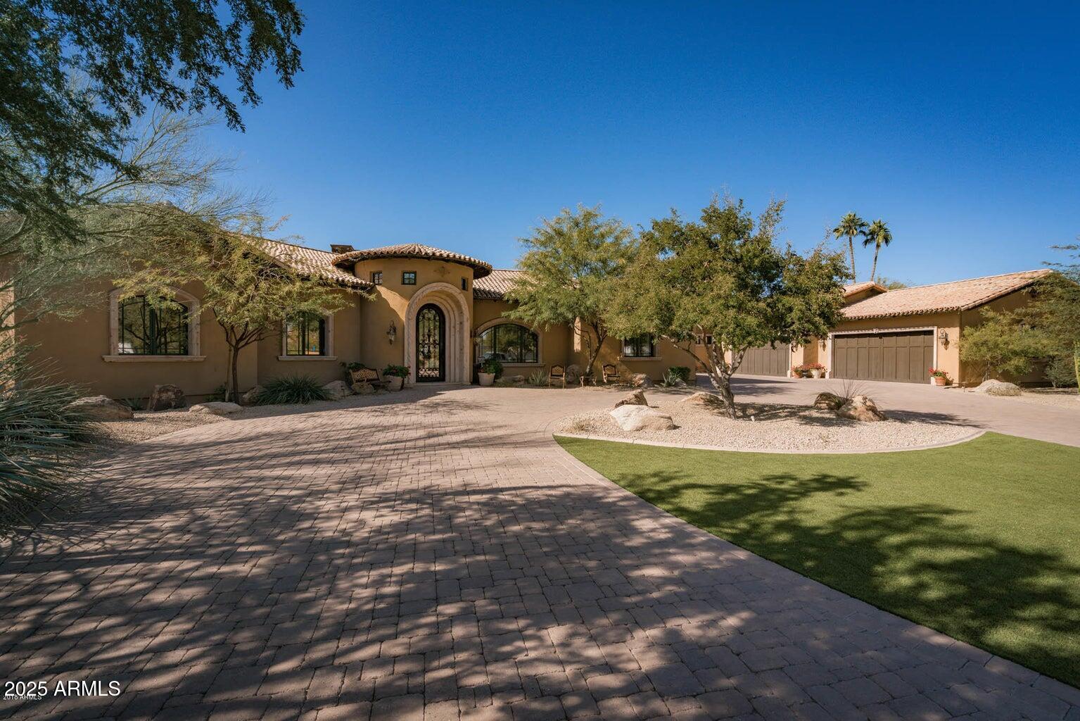 8636 N VIA LA SERENA Lane