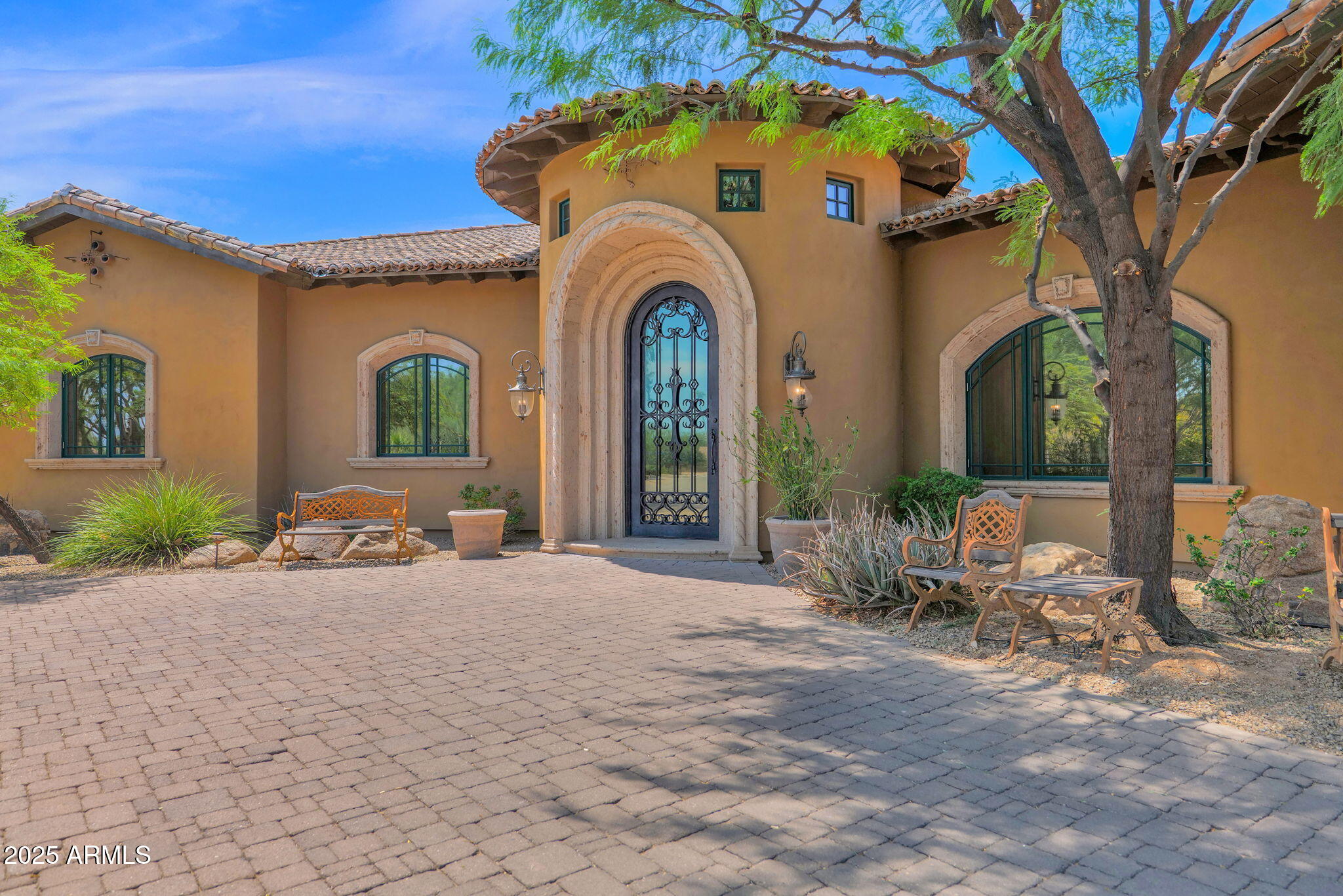 8636 N VIA LA SERENA Lane
