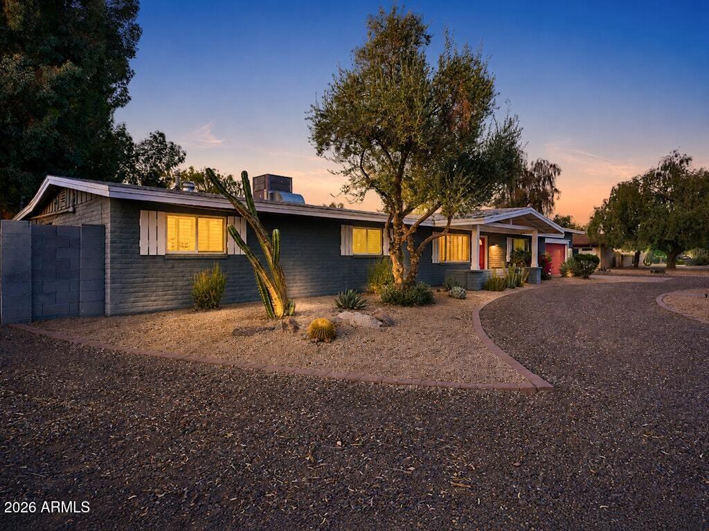 7116 E JENAN Drive