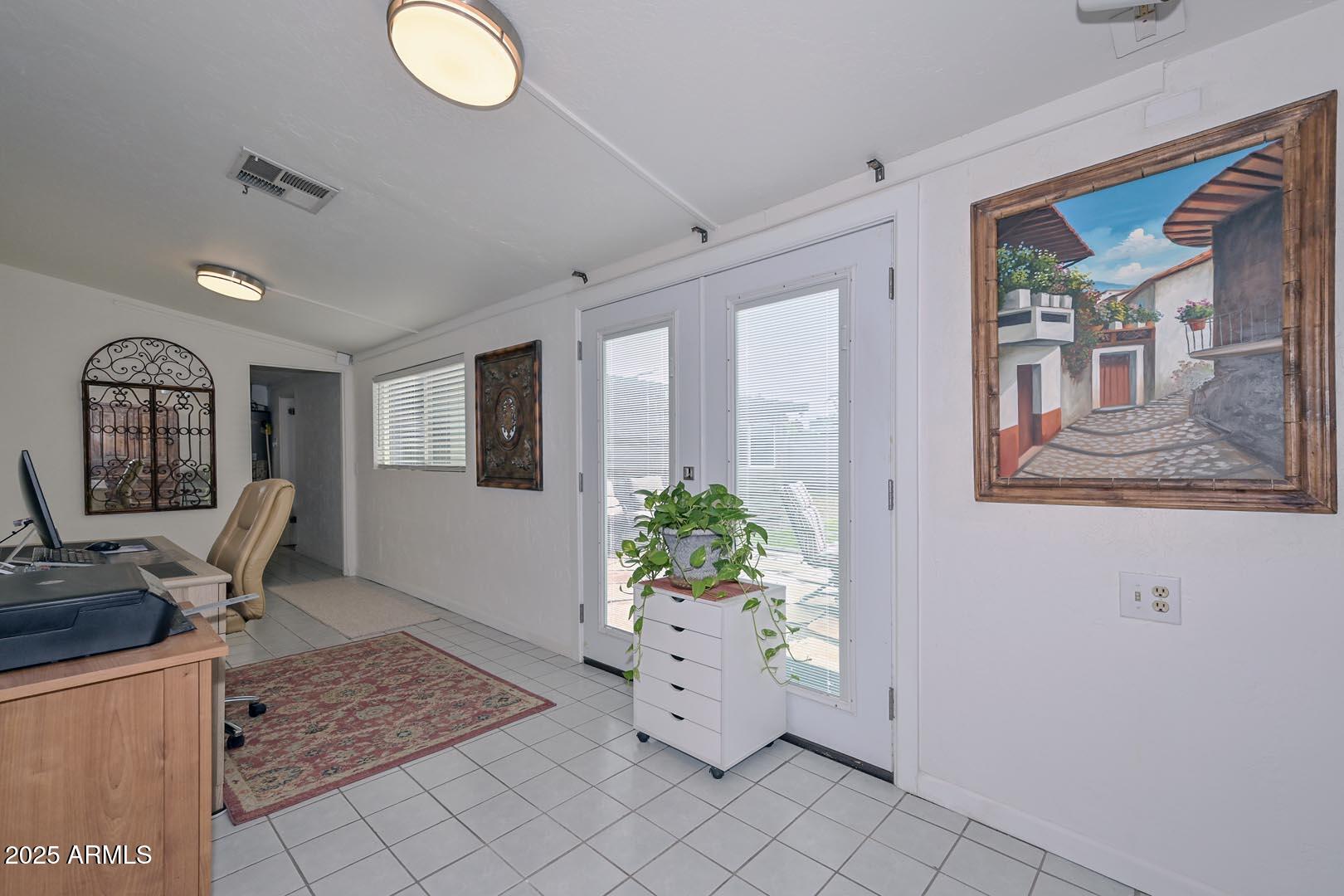 537 W MISSOURI Avenue