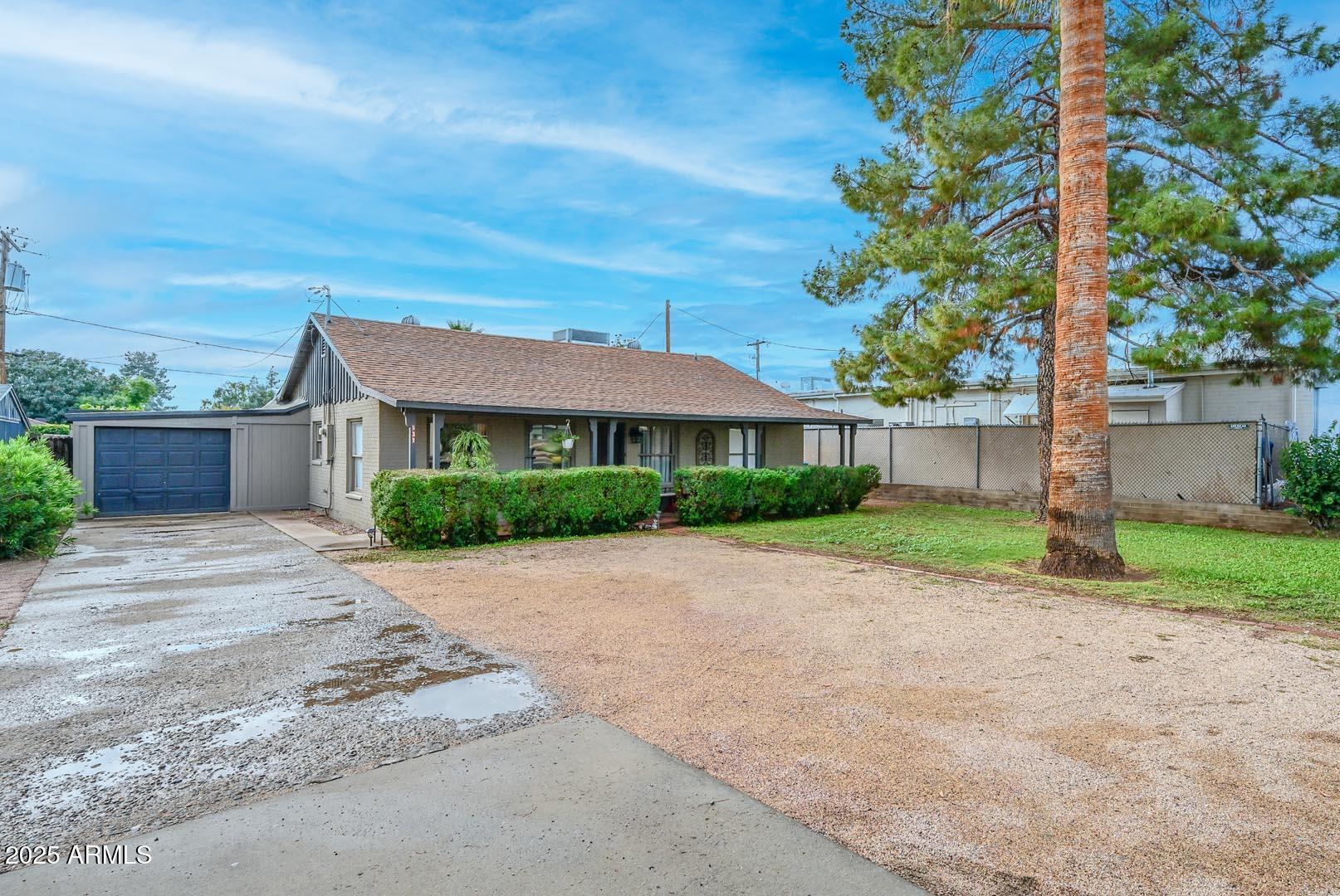 537 W MISSOURI Avenue