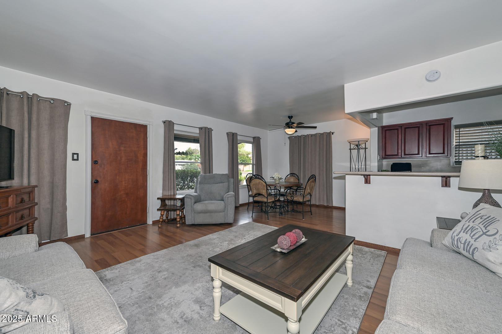 537 W MISSOURI Avenue