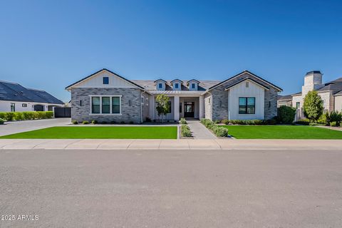 2697 E MAPLEWOOD Street Gilbert AZ 85297