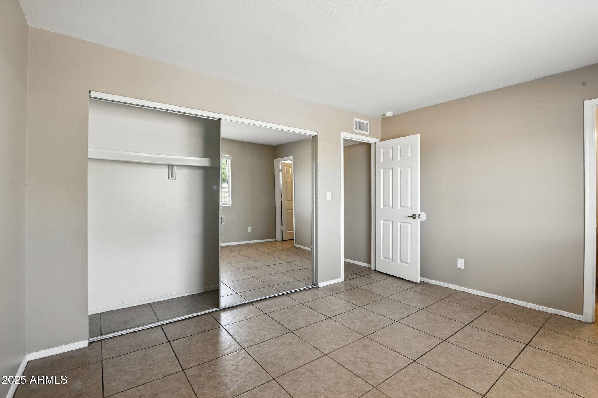 2612 W DUNBAR Drive